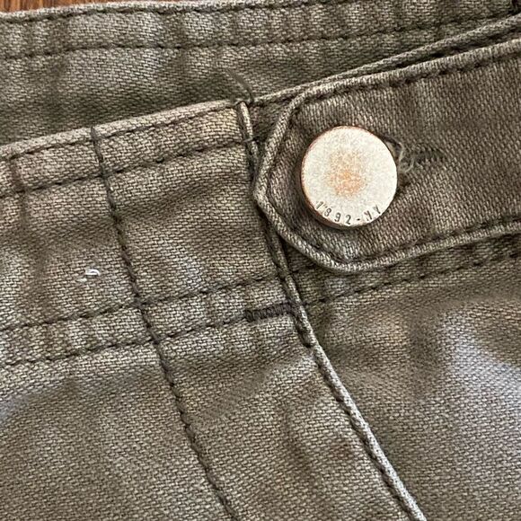 Abercrombie & Fitch size 25 army green shorts midrise - Picture 3 of 7